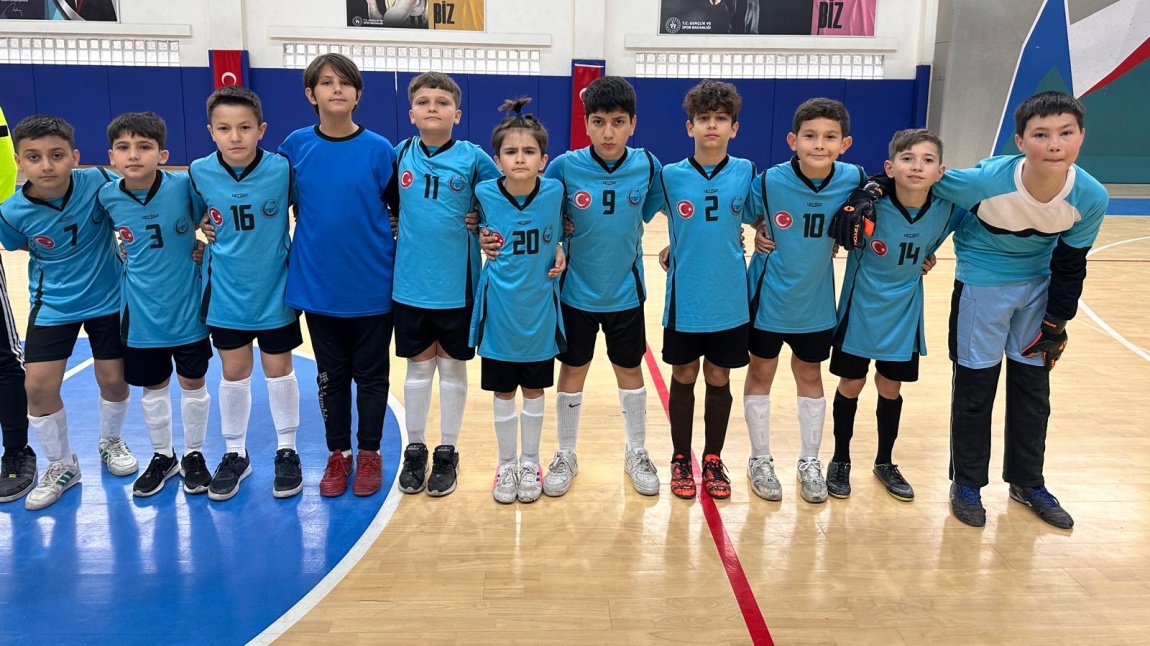 İlçe Genelinde Düzenlenen Küçük Erkekler Futsal Turnuvasında Şampiyon Olduk